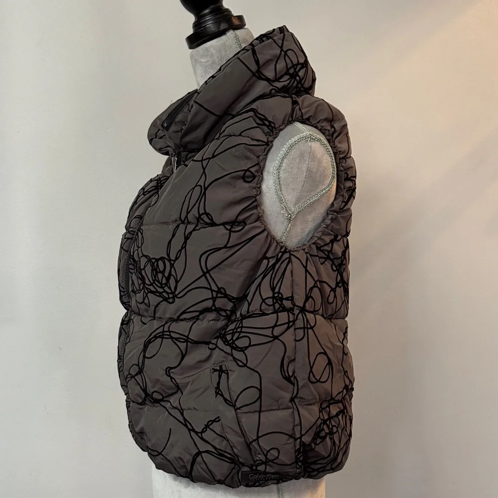 Calvin Klein velour scribble Gray and Black Patterned Puffer Vest EUC M - Picture 3 of 14